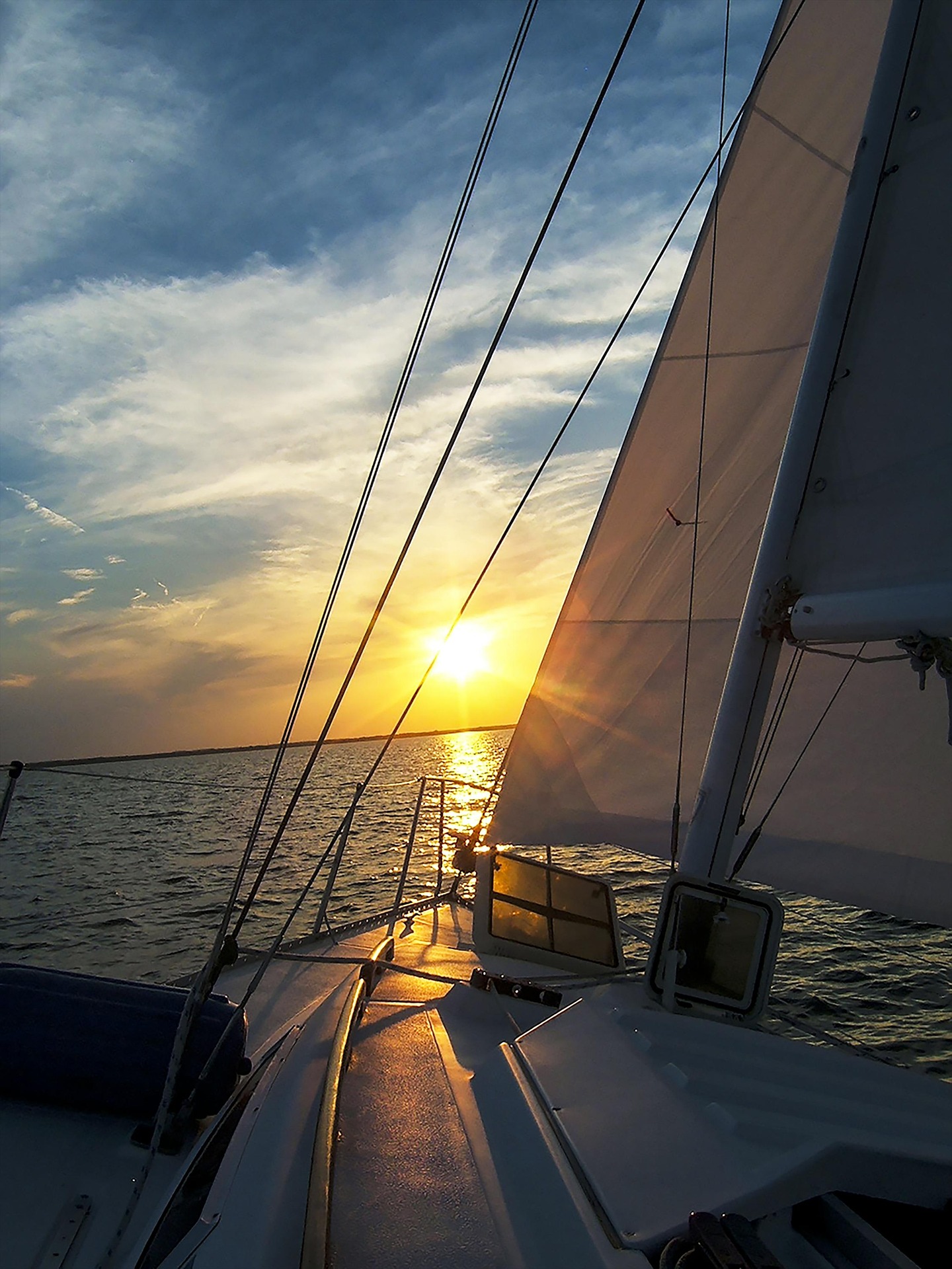 yacht-4993408_1920